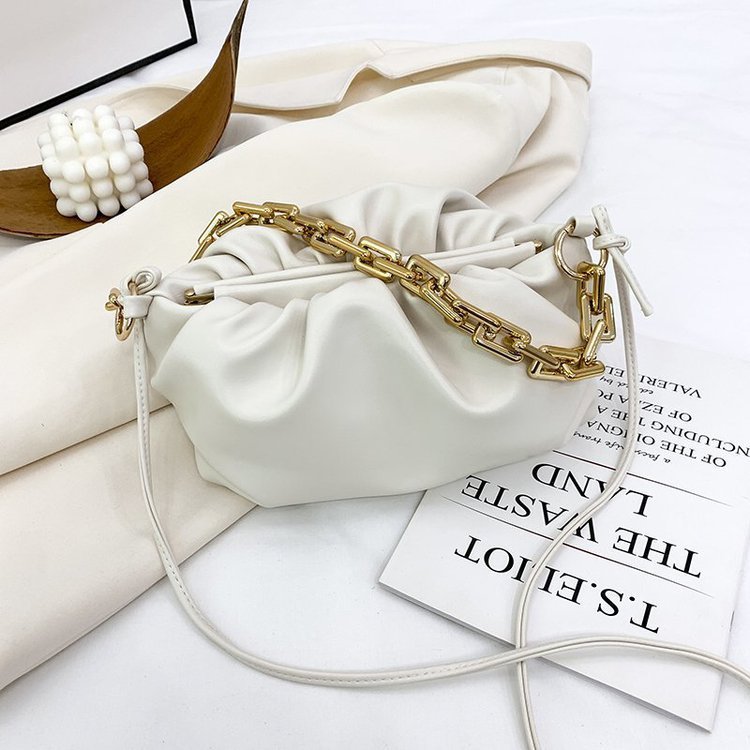 Bolso con forma de nube