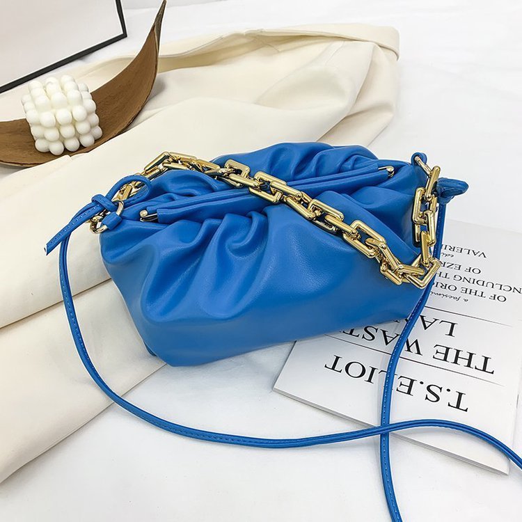 Bolso con forma de nube