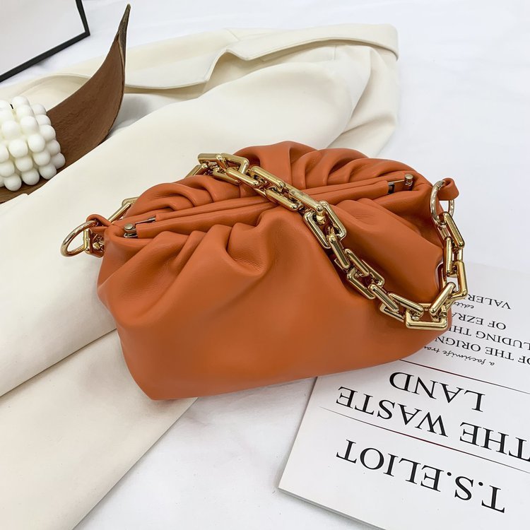 Bolso con forma de nube