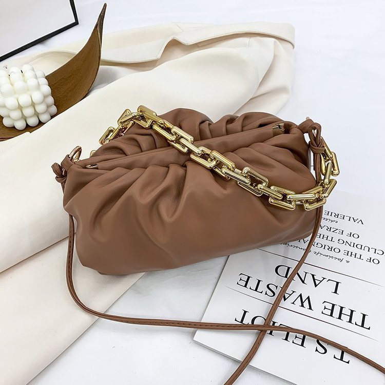 Bolso con forma de nube