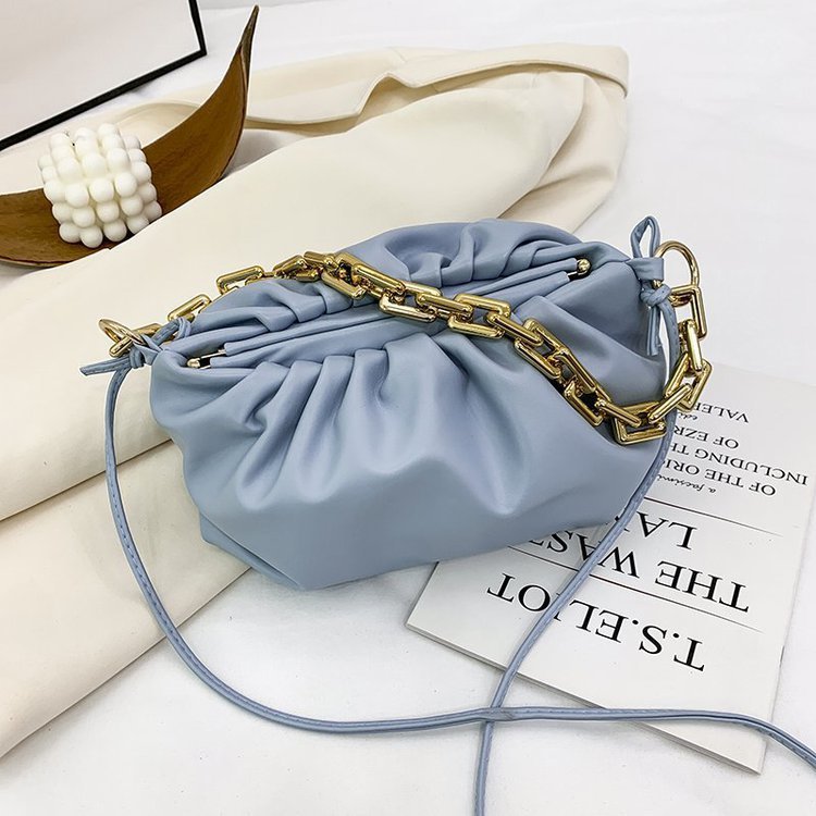 Bolso con forma de nube