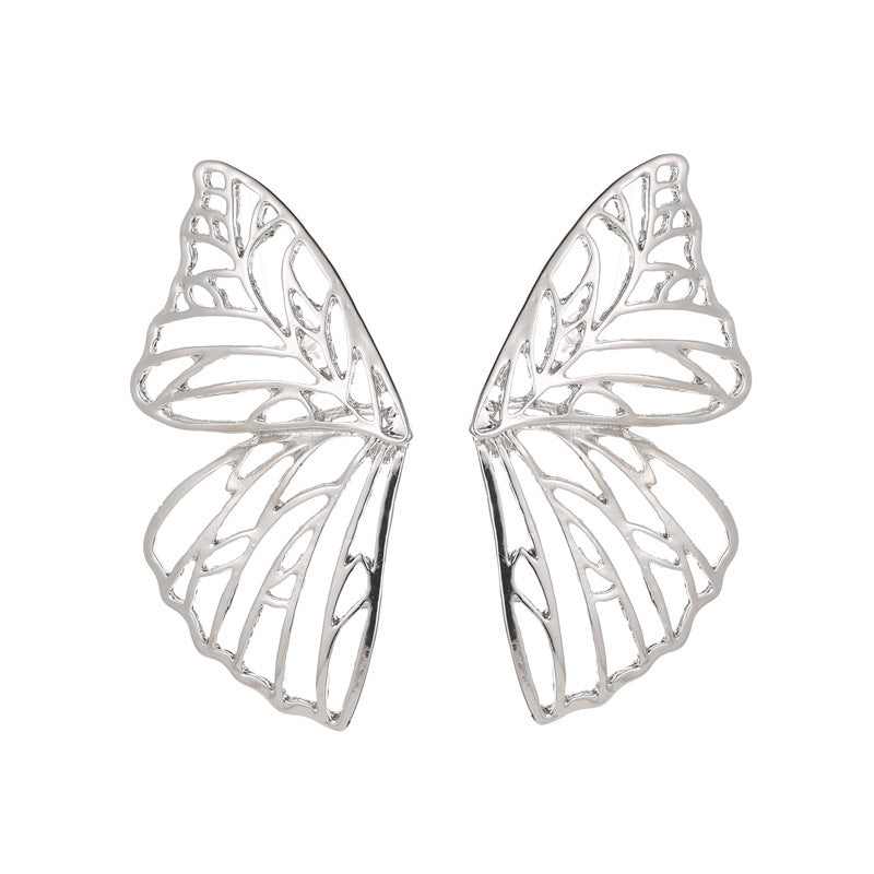 Pendientes de mariposa tallada de 26 g con diseño hueco