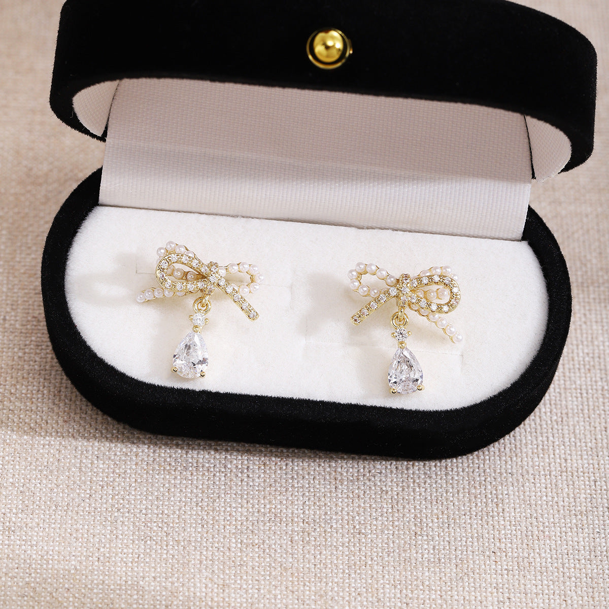 Women's Geometric Alloy Earrings - Elegant Knot Diamond