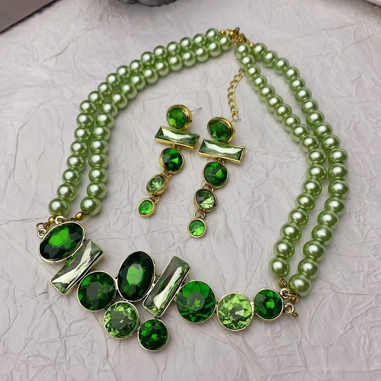 Green Jewelry Set 35g - Pearl Necklace and Earrings