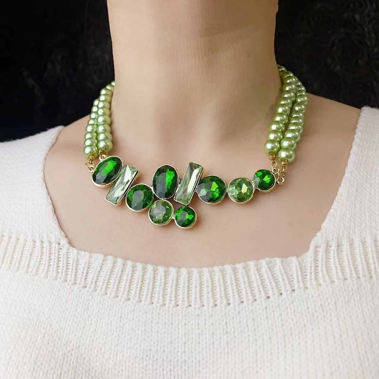 Green Jewelry Set 35g - Pearl Necklace and Earrings