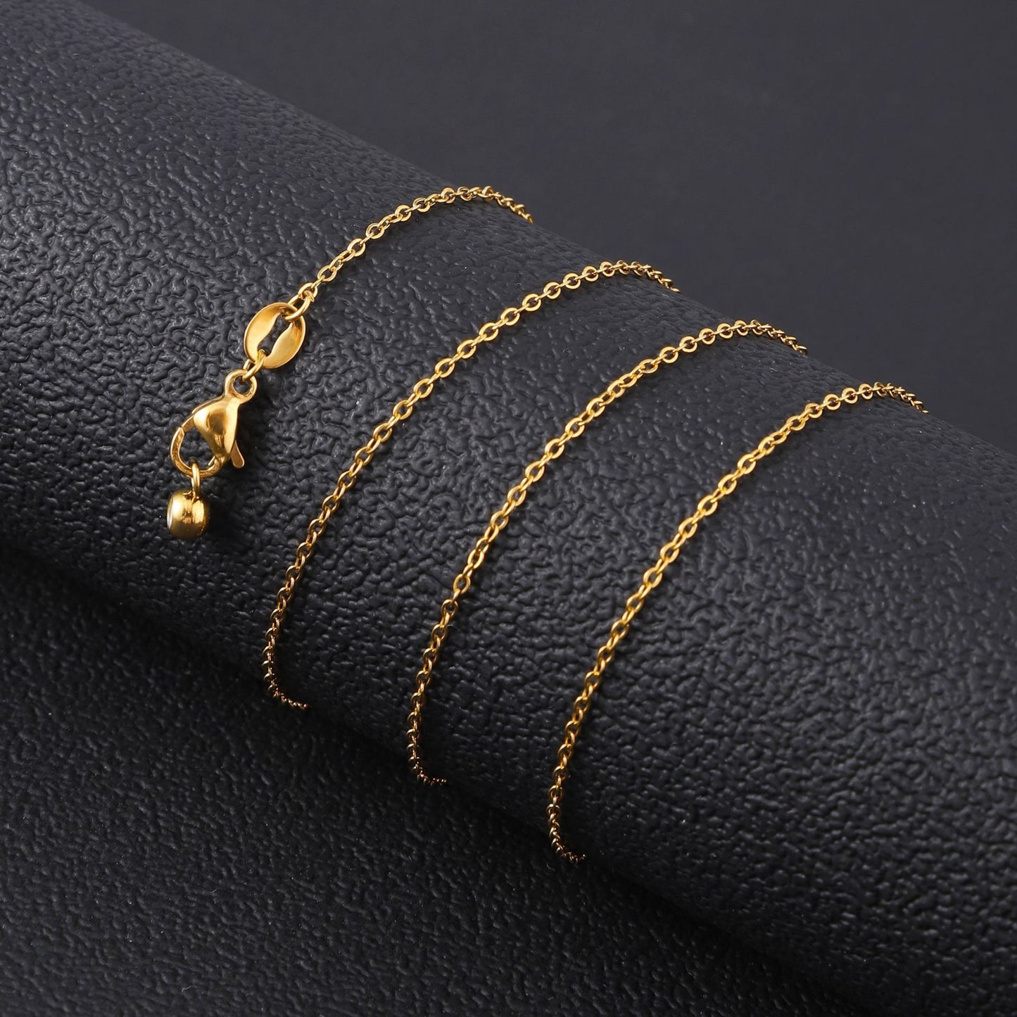 Collar con el alfabeto de acero inoxidable de 8 g: 26 letras personalizables