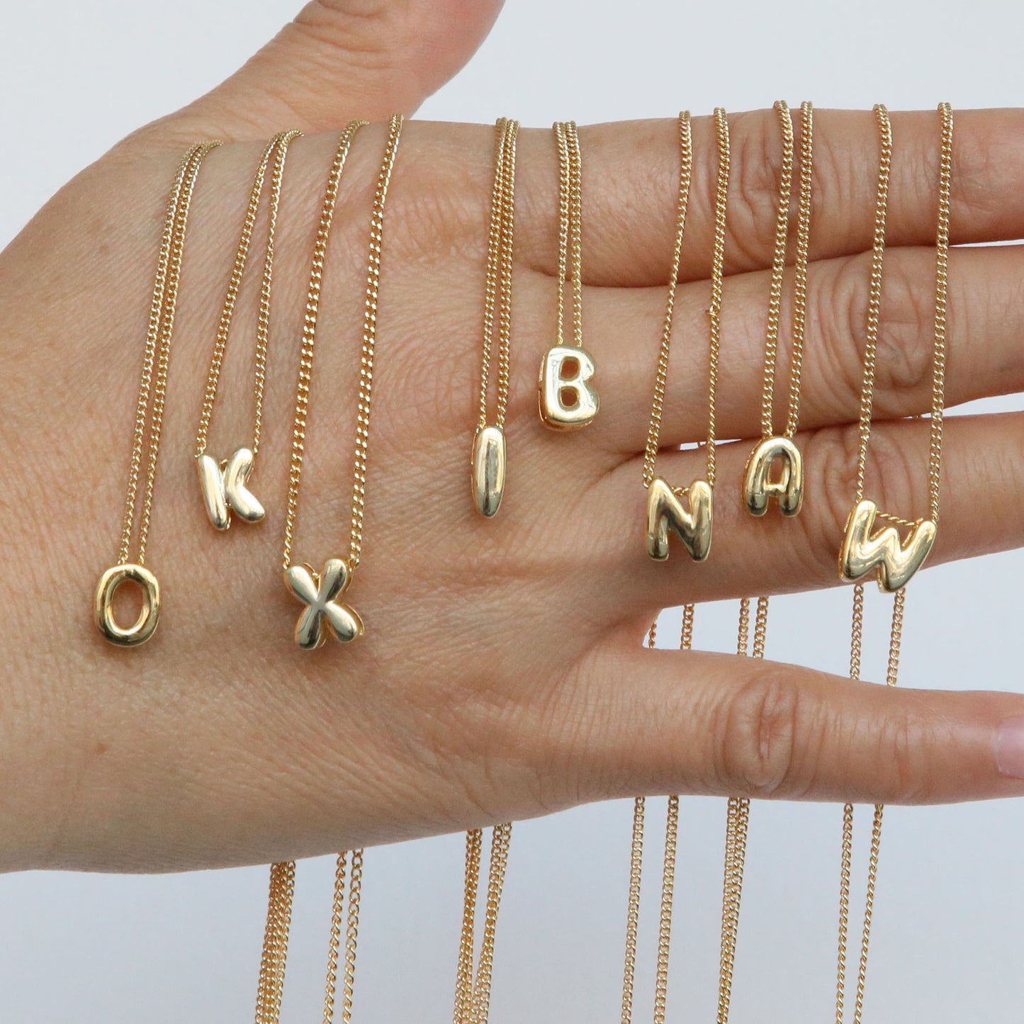Collar con el alfabeto de acero inoxidable de 8 g: 26 letras personalizables