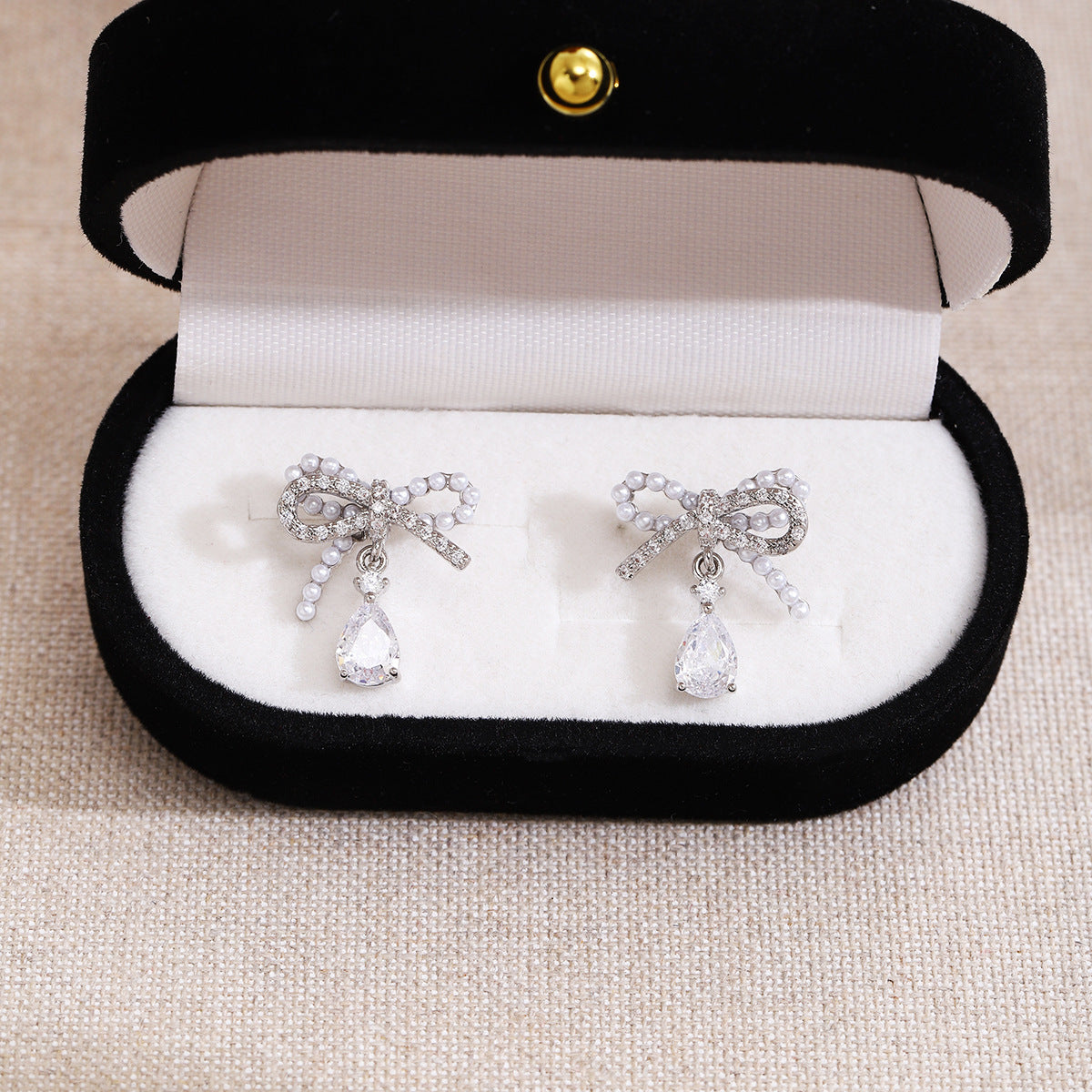 Women's Geometric Alloy Earrings - Elegant Knot Diamond