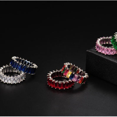 Anillo rectangular de circonita multicolor de 16 g - Estilo geométrico
