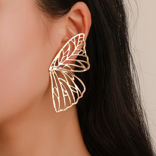 Pendientes de mariposa tallada de 26 g con diseño hueco